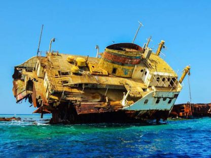 затонувший корабль возле острова Тиран