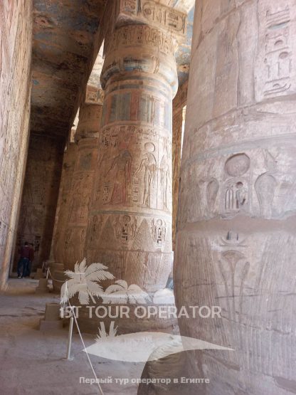 Экскурсия в Луксорский храм. Фото колонны 1st tour Operator